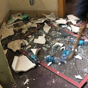 Meet your Posher, Smelly